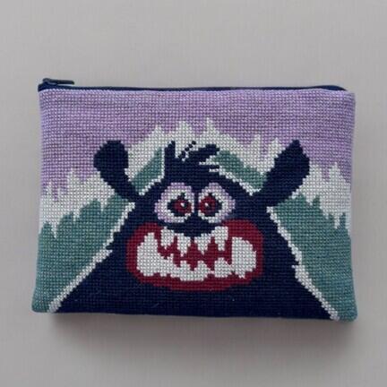 HR FROST clutch broderet i korssting fra Baldyre, 15 x 22 cm