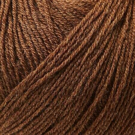 close up af garnnoegle merino fra knitting for olive i farven moerk cognac