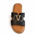 Sort slip-on sandal dame med guldfarvet spænde og komfort sål