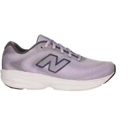 New Balance 411 lilla sneaker med lys sål, mørkere logo-detaljer og snørelukning.