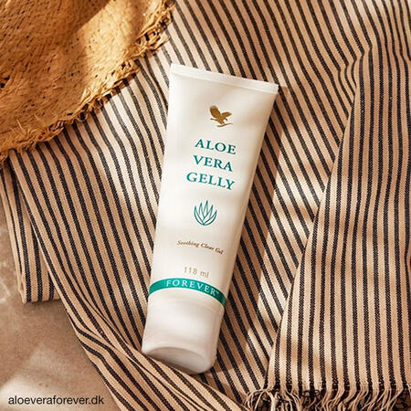 Aloe Vera Gelly og solhat - to gode ting at have med til stranden