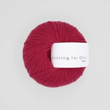 garnnoegle merino fra knitting for olive i farven hindbærrød