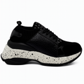 Oplev stil og komfort i én sko – chunky sneaker med slangemønster, strik og stænket sål. Perfekt til hverdagen med et råt udtryk.