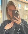 Cecilie iført Urchin Elegance ring udført i 925 ren sterlingsølv.