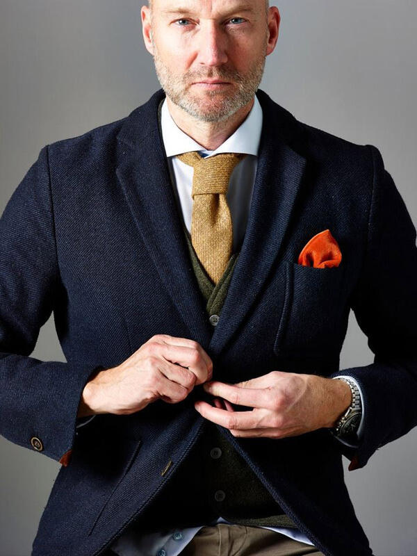 Jan Wulf indehaver af LUPOFashion. Klædt på i blazer og slips. 