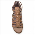 Tamaris brun gladiatorsandal i læder – set oppefra