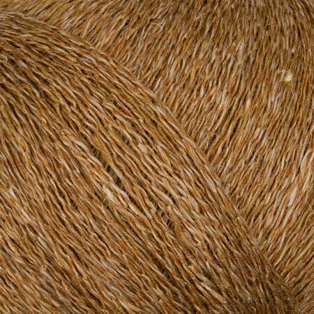 Close up af garnnøgle Hør Silke fra gepard garn i farven varm eg