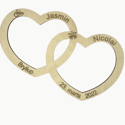 Sammenflettede hjerter i træ til æresport ved bryllup – design 04