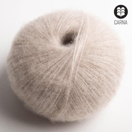 Garnnøgle fra Garna i kvaliteten Cumulus - Cashmere/silke i farven latte