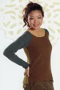 Strikket bluse Gekko i brun, gul og grå designet af Annette Danielsen fra bogen Østen for Solen, strikket i Isagergarn