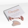 Rose Quartz Roller og Gua Sha redskaber i rosakvarts – naturlig ansigtsmassage til hudpleje og lymfedrænage