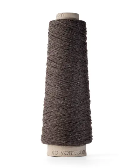 garnet Shimo fra ITO garn i farven dark brown