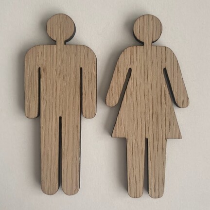 Toiletskilt i træ med dame og mand – enkelt design i eg fra By Sandager