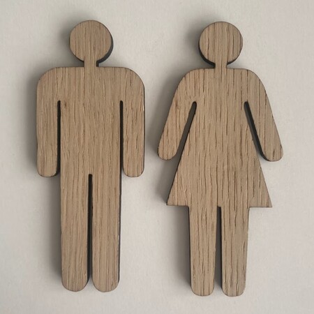 Toiletskilt i træ med dame og mand – enkelt design i eg fra By Sandager
