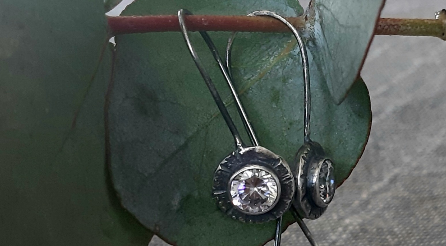 Oxideret sølvøreringe med cubic zirkonia