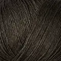 Close up af Pure silk garnnøgle fra knitting for olive i farven brun bjørn