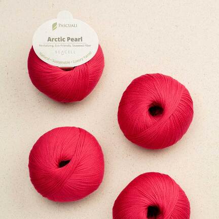 4 garnnoegler i kvaliteten arctic pearl fra pascuali i farven scarlet 07