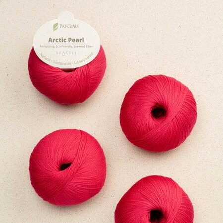 4 garnnoegler i kvaliteten arctic pearl fra pascuali i farven scarlet 07