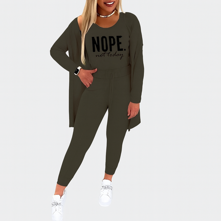 armygrønt dame loungewear sæt med top bukser og cardigan