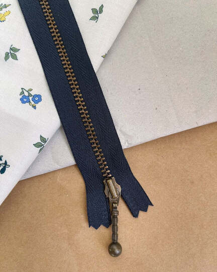 Lynlås Zipper fra Petiteknit i farven Navy til juno bag
