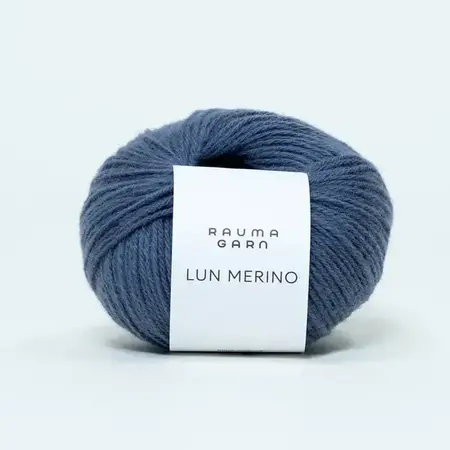 Garnet lun merino fra rauma garn i farven Mørk Bondeblå