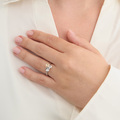 Fleur ring in sterling silver with 14-carat gold and 0.012 ct. brilliant-cut diamonds (W, SI) on the model
