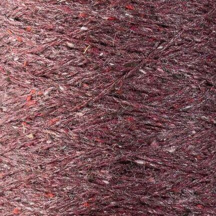 close up af ito kinu silke garn i farven bordeaux