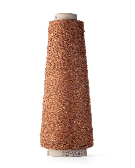 Garnet Kinu fra ITO garn i farven gold oak