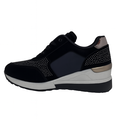 Sort sneaker med kilehæl og sølvnitter