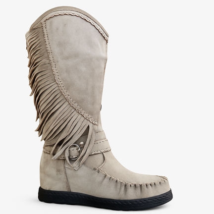 Knæhøj grå dame mokkasin-støvle med frynser, spænde og sort sål