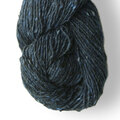 Close up af Isager Tweed i farven navy