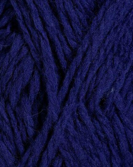 close up af garnet vams fra rauma i farven midnatsblaa