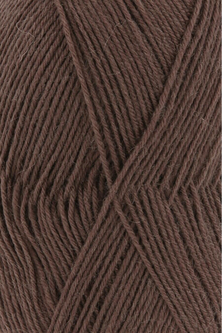 Close up af garnnøgle fra Lang Yarns strømpegarn super soxx i farven light brown