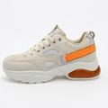 Offwhite sneaker med orange stribe og luftpude i sålen