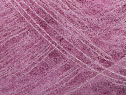 close up af garnoegle tilia fra filcolana i farve 322 begonia pink