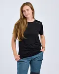 Kvinde iført Pinewood Function T-Shirt - Dame - Sort
