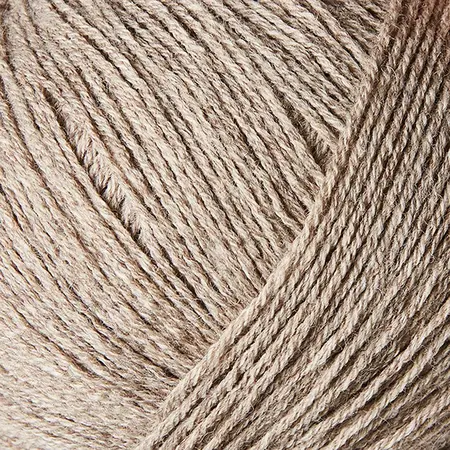 close up af garnnoegle merino fra knitting for olive i farven havregryn