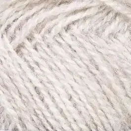close up af garnet finull fra Rauma i farven lys beige meleret 4078