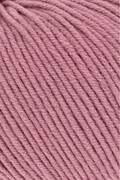 Close up af Garnnøgle fra Lang Yarns merino 120 i farven pomegranate