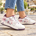 Hannah Montana Damesneakers – Hvid vist på model