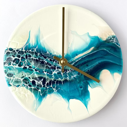 Linguaphone 18 – anderledes og moderne blågrønt unika vægur fra Redesigna