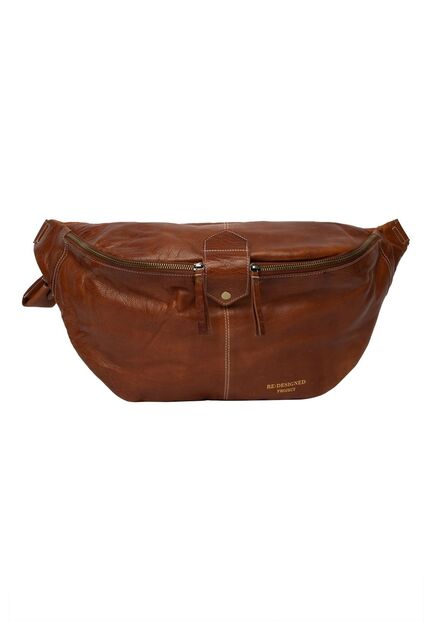 Frontvisning af den store bumbag Project 96 i Walnut Urban leather.