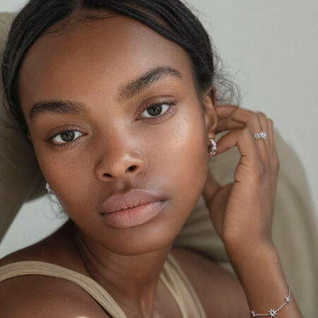 AI model wearing Ocean Aura ring made of 925 pure sterling silver.