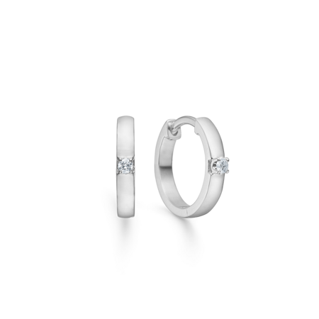 CROWN ALLIANCE earrings in 14 karat white gold with 2x0,02 ct. W.SI diamonds.