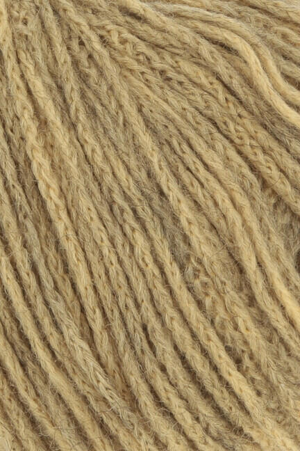 Close up af Garnøgle af kvaliteten nomad fra Lang Yarns i farven korngul