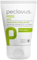 En hvid tube med teksten "peclavus PODO care FUSSCREME RINGELBLUME RINGELBLUMENBLÜTEN-EXTRAKT RAUE HAUT". Certificeret naturkosmetik, med grønne accenter, på en grå-hvid baggrund.