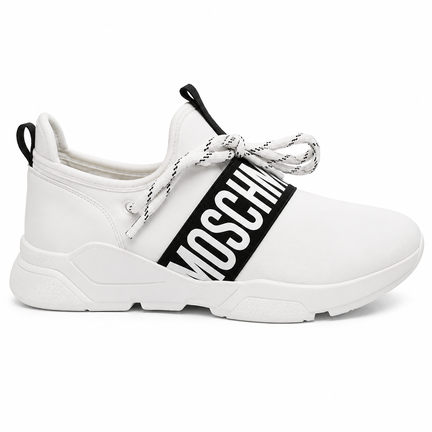Hvid sneaker med logo-rem – sporty og moderne