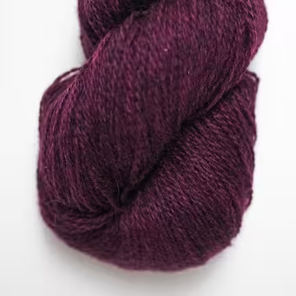 hjelholt garn dansk-pelsuld-5,5/2 i farven aubergine 09