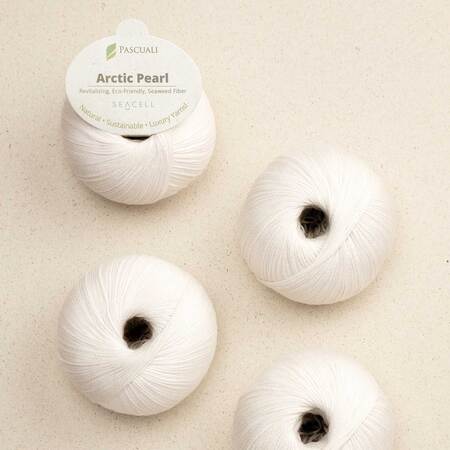 4 garnnoegler i garnkvaliteten arctic pearl fra pascuali i farven hvid