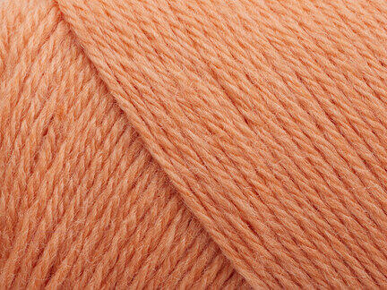 close up af arwetta classic garn fra filcolana farve 254 coral